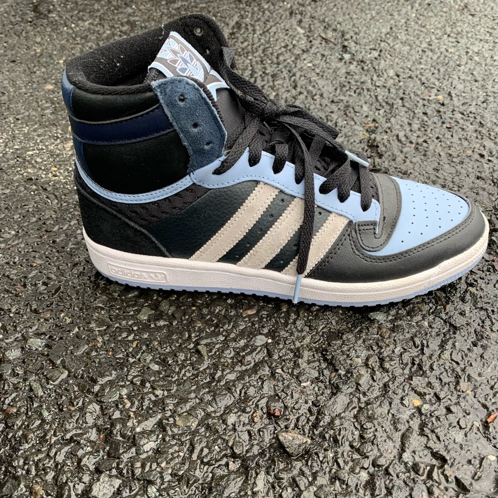 Adidas Sneakers
